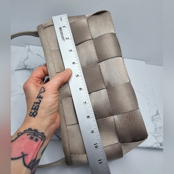 Harveys | Y2K tan beige woven seat belt strap mini shoulder bag purse - Picture 7 of 13